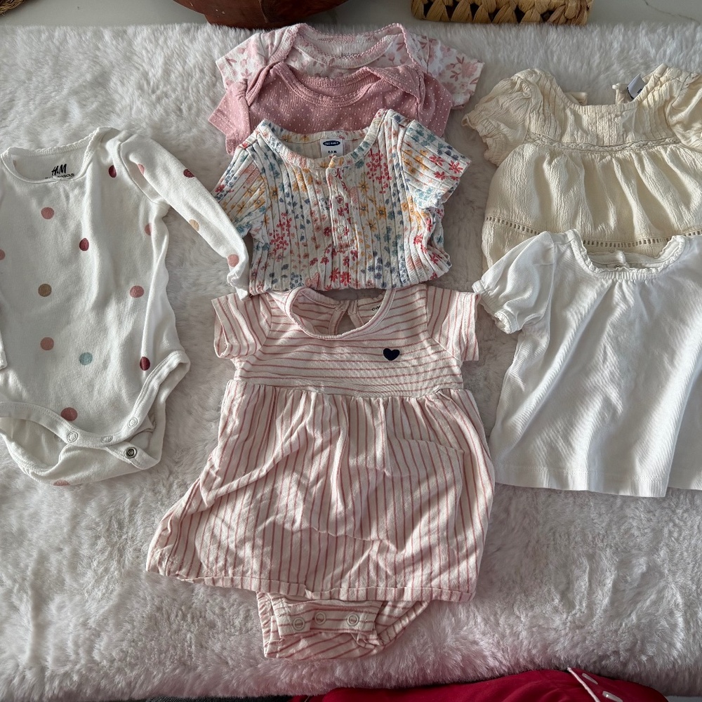7 baby girl outfits. 0-3 months. Like New